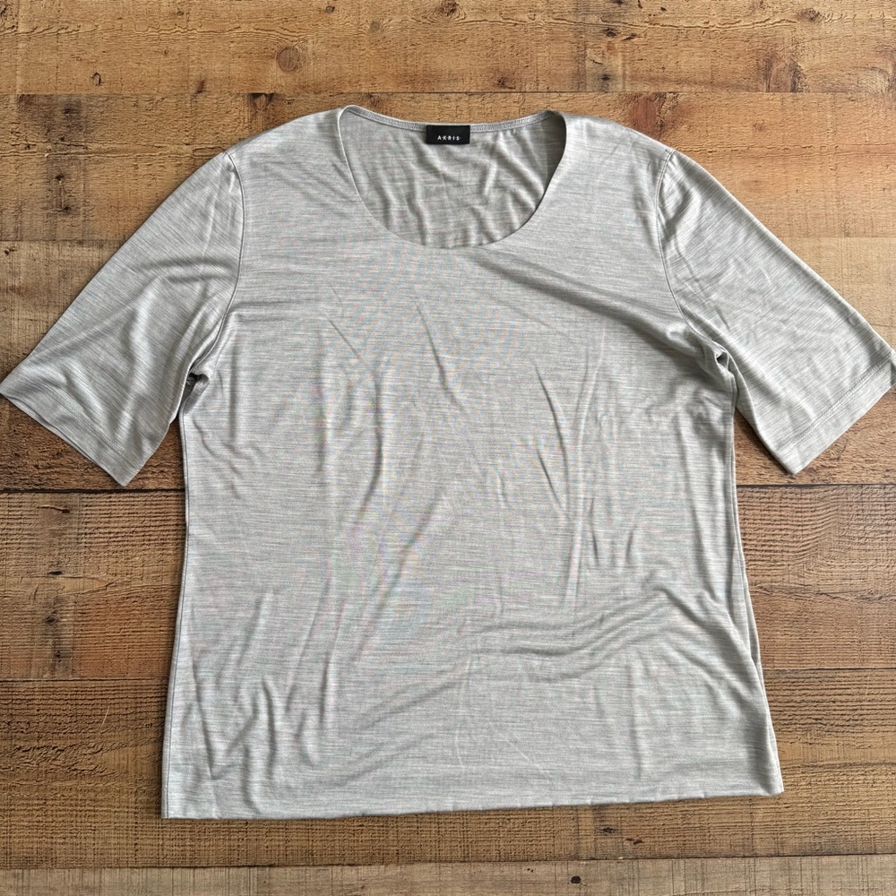 AKRIS Scoop Neck Short Sleeve T-Shirt Size 14 Heather Gray Silver Tone